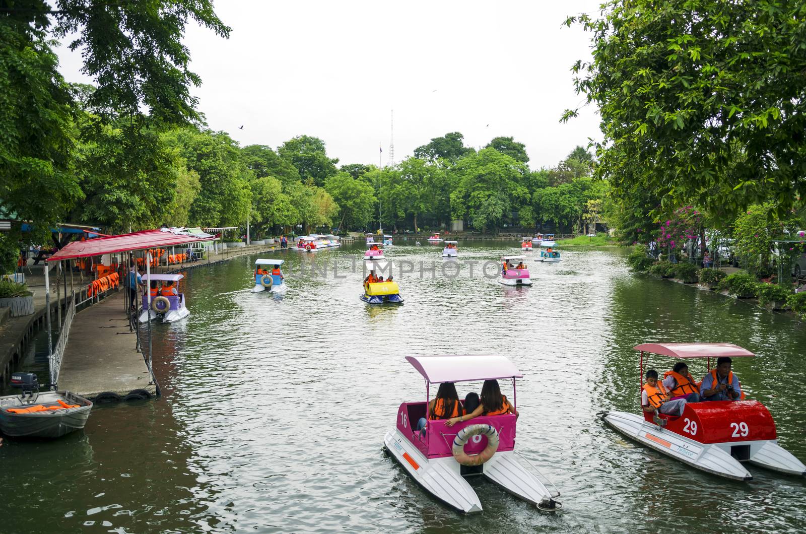 BANGKOK - AUGUST 2 2014, lake in dusit zoo,dusit zoo (is a city  by siiixth