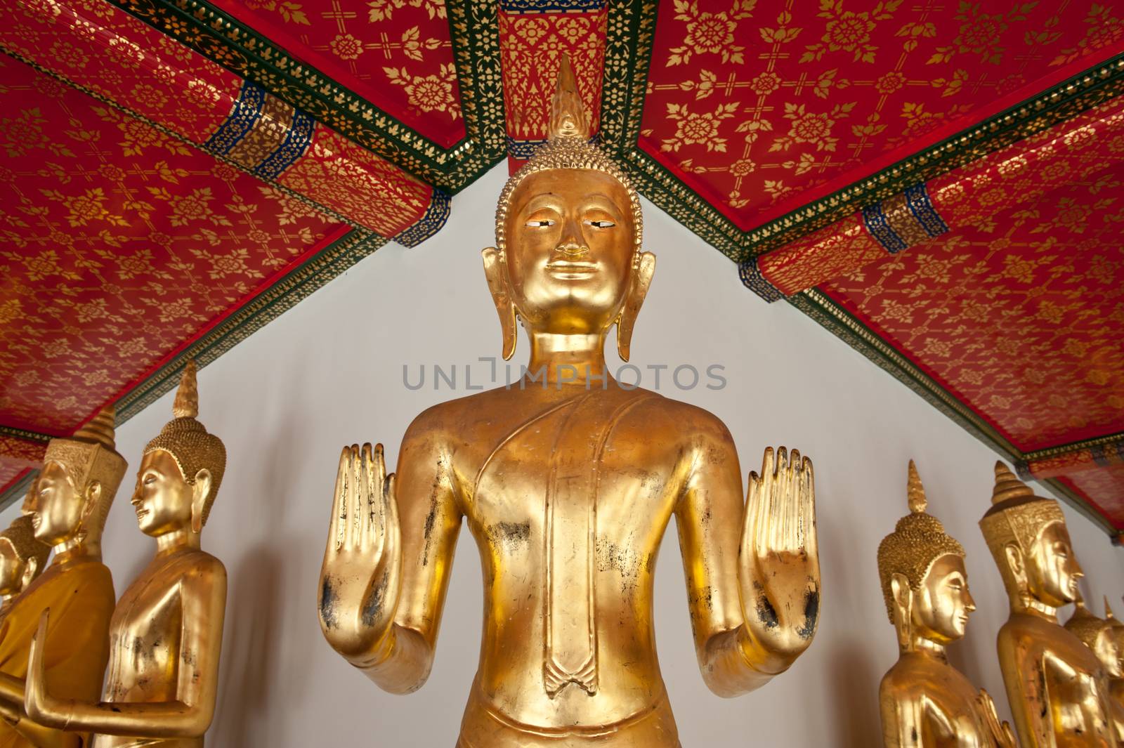 Golden Buddha statues in a Buddhist temple