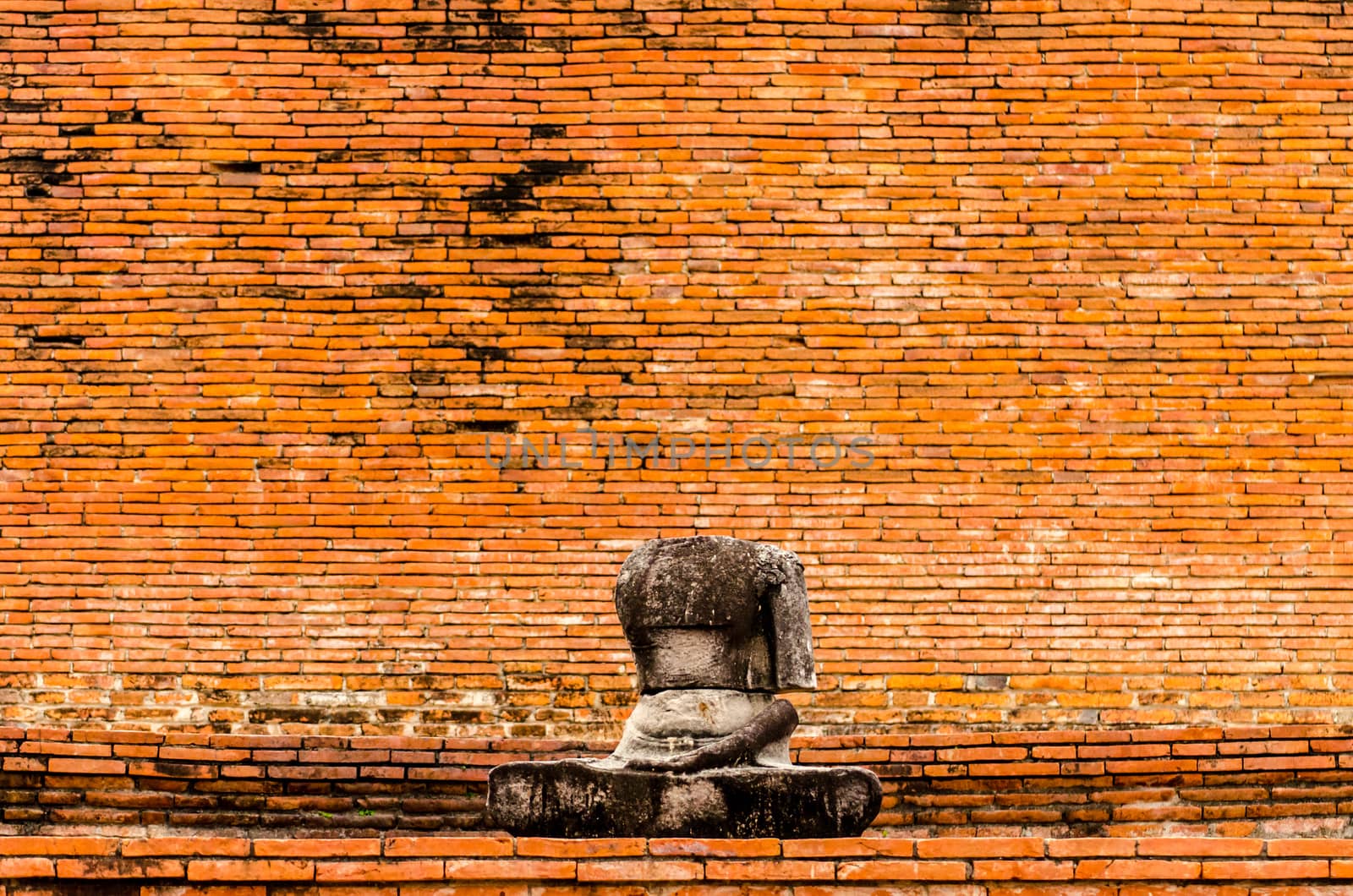 The Fracture buddha statue in Temple wat Mahathat in Ayutthaya historical park, Thailand