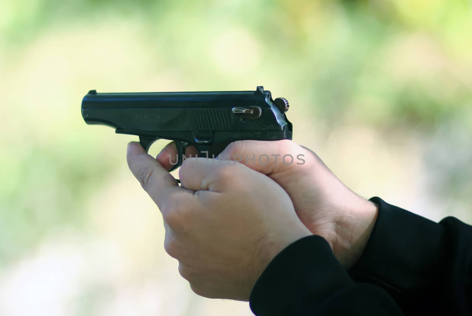 Shooting with the Makarov pistol with two hands