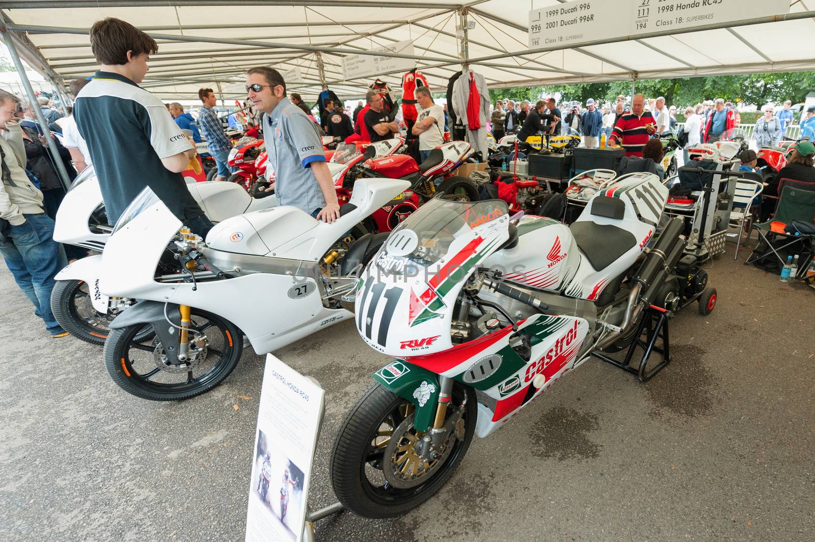Honda and Ducati by nelsonart