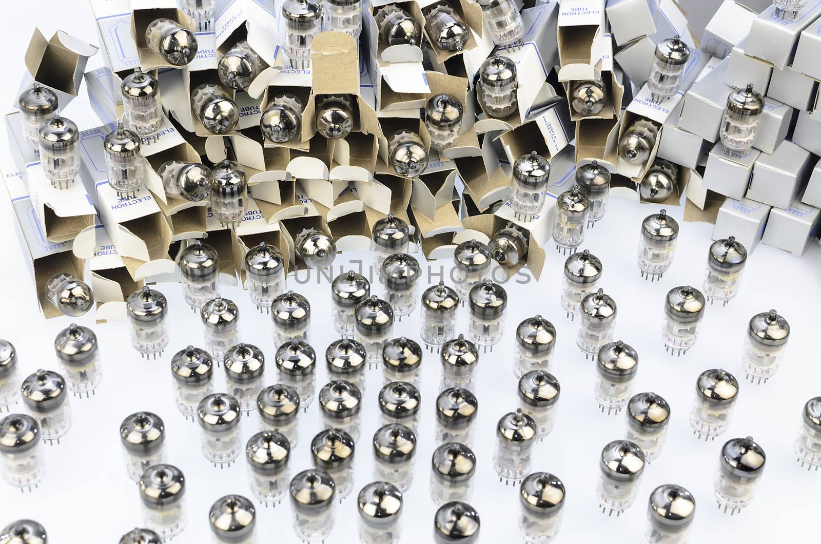 Electronic vacuum tubes of packing with new originals now obsolete.