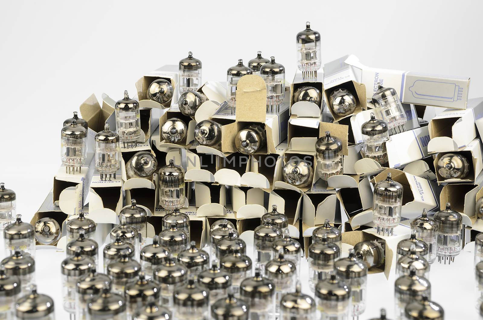 Electronic vacuum tubes of packing with new originals now obsolete.