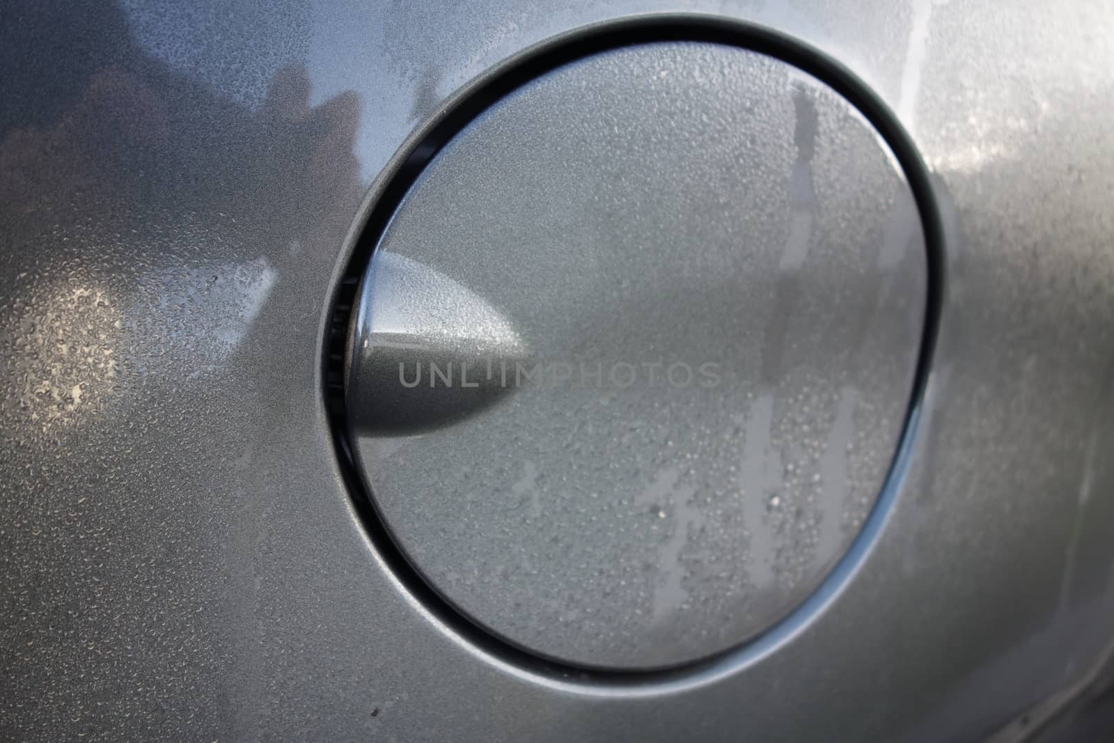 Silver fuel tank door / cover with raindrops