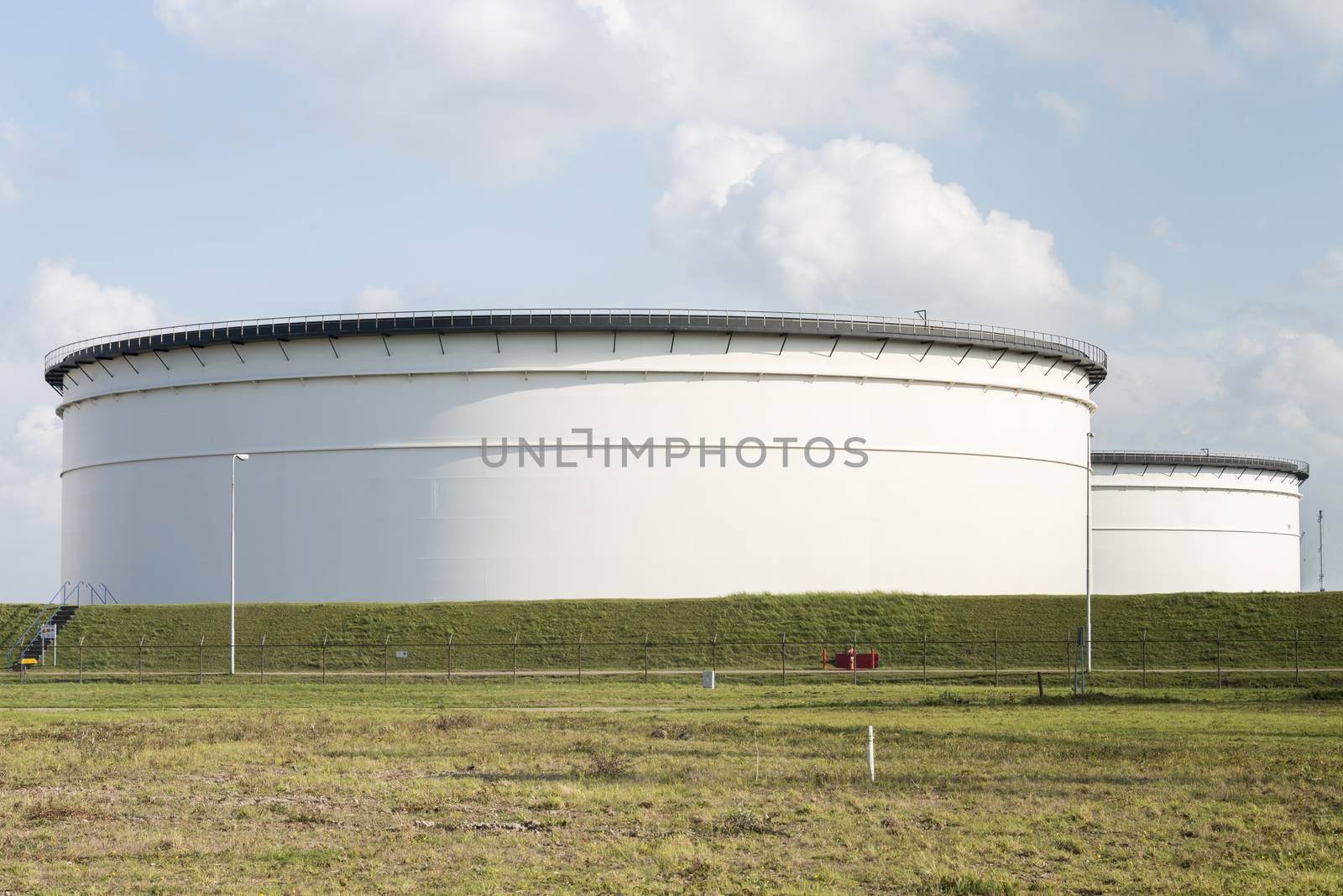 oil storage tanks by compuinfoto