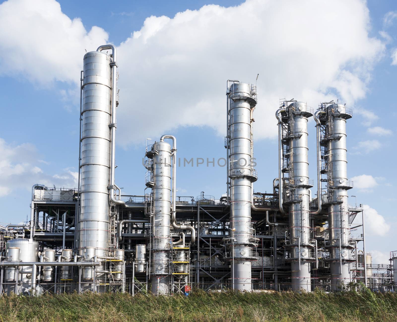 Chemical oil plant equipment petrol distillery by compuinfoto