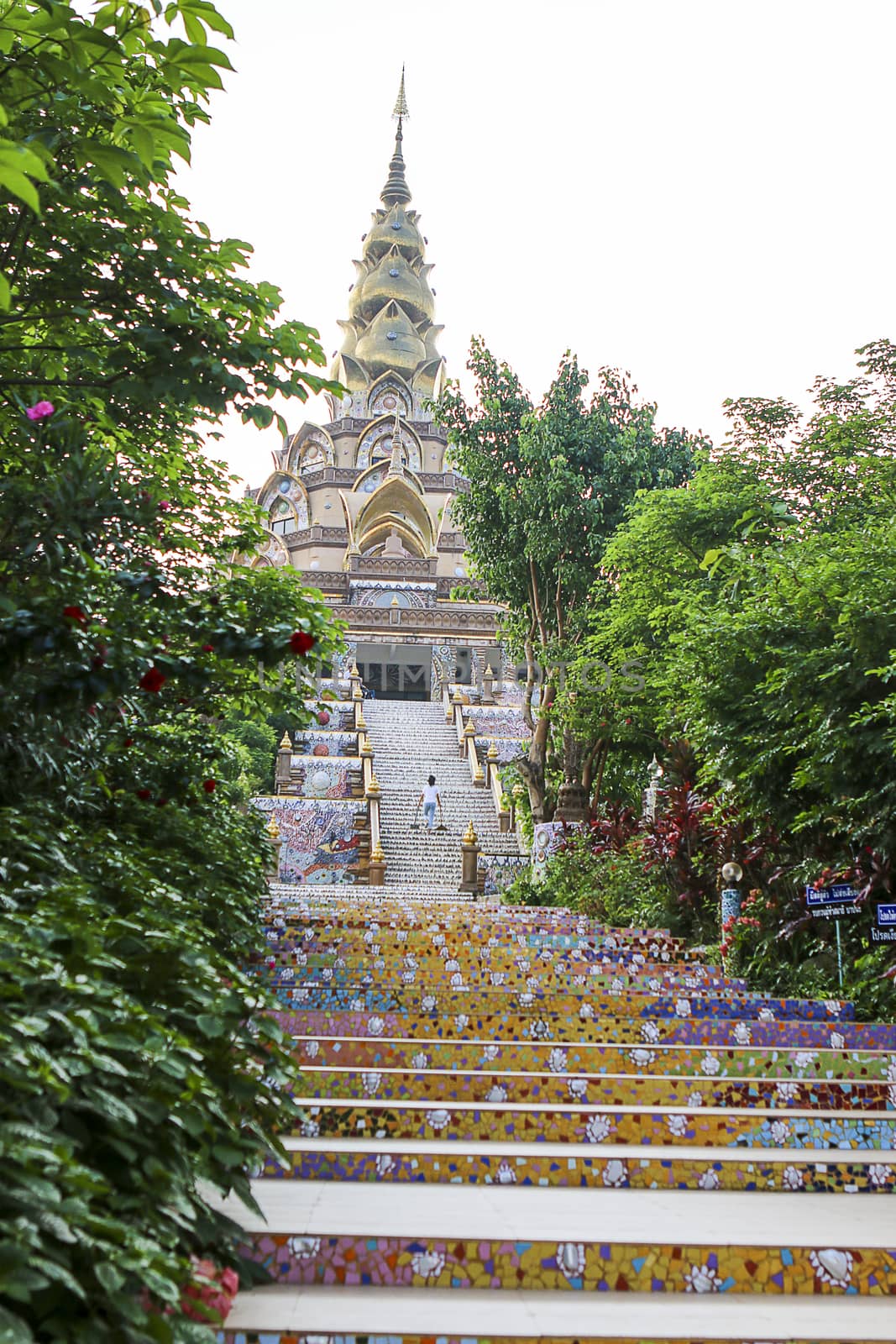 Then the magnificent Temple of Fine Arts, created by colorful tiles. Crockery bowl and glass pearl and precious thing. Adorning the gorgeous sparkle when the sun shines.