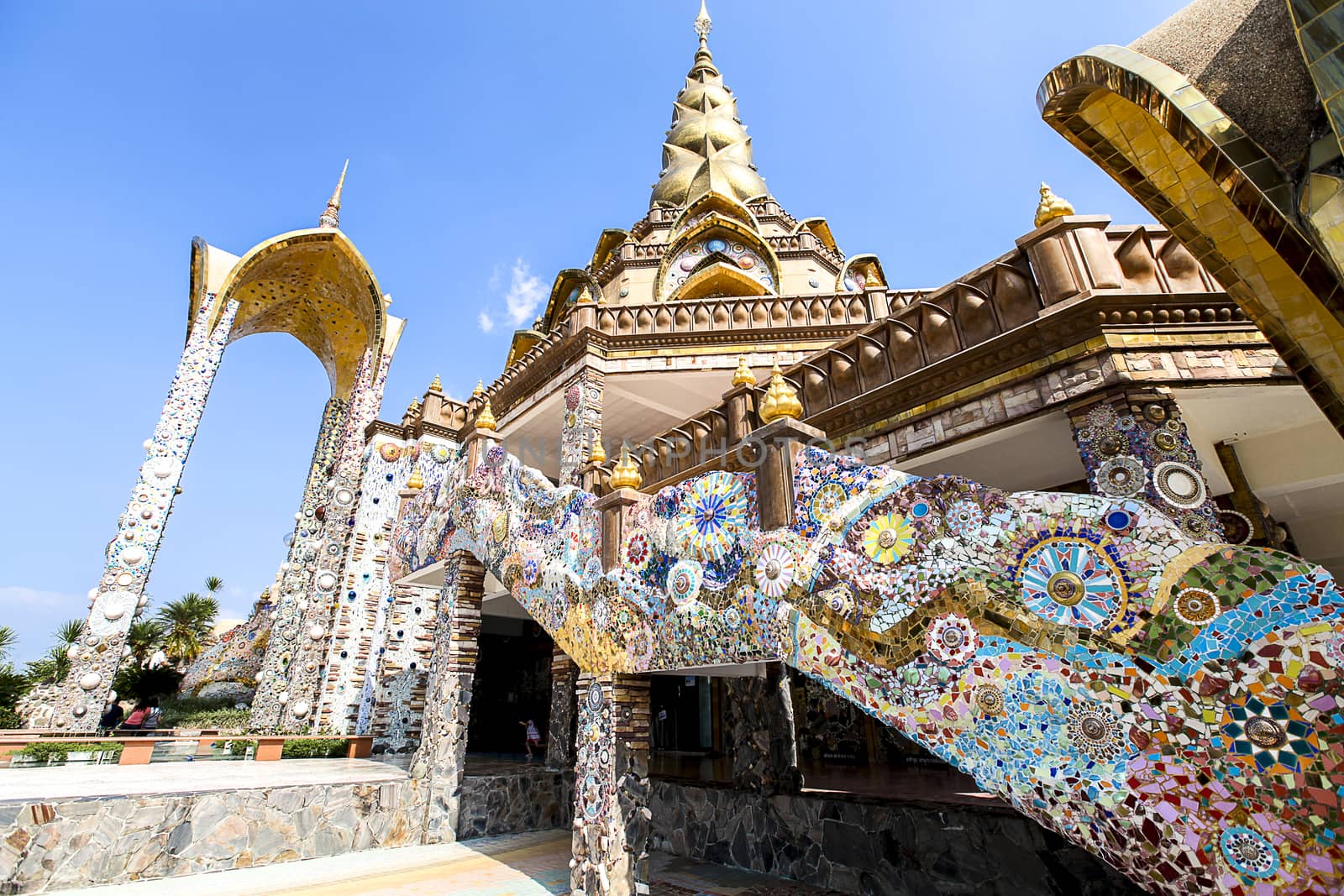 Then the magnificent Temple of Fine Arts, created by colorful tiles. Crockery bowl and glass pearl and precious thing. Adorning the gorgeous sparkle when the sun shines.