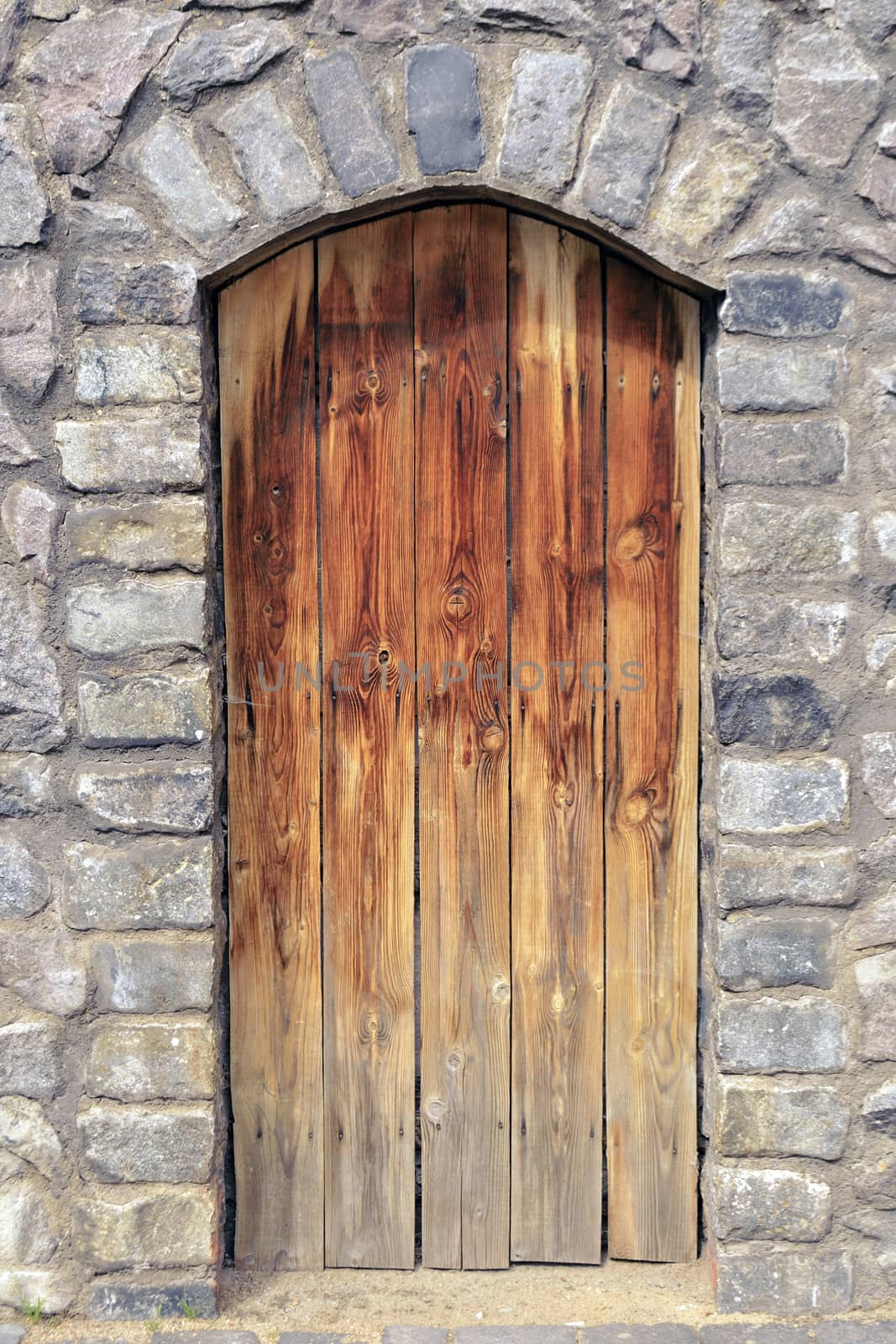 wooden door by yuriz