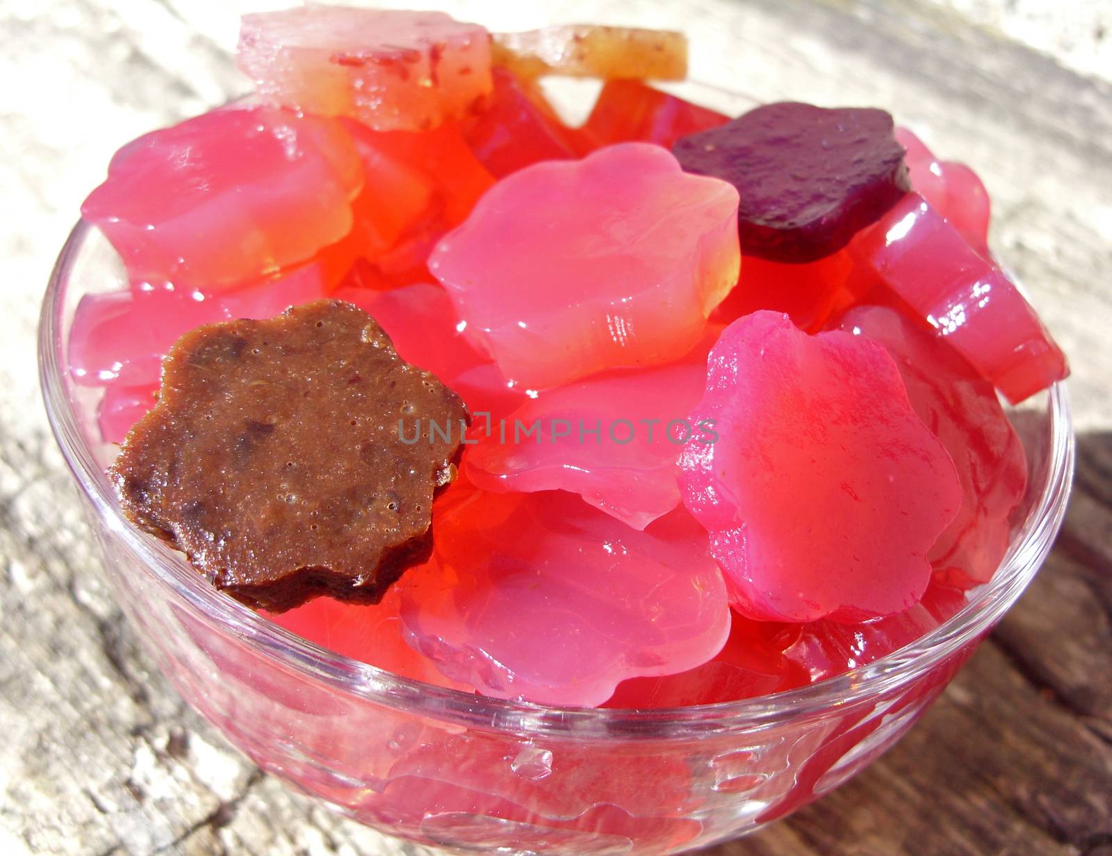 Home made gummies flowers with beetroot and agar agar