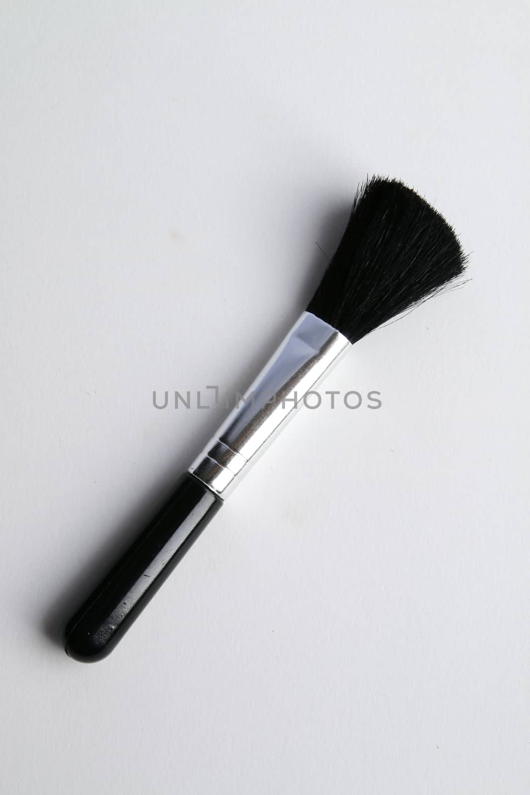 The black brush have metal handle.Use for cleaning cleaning appliance.