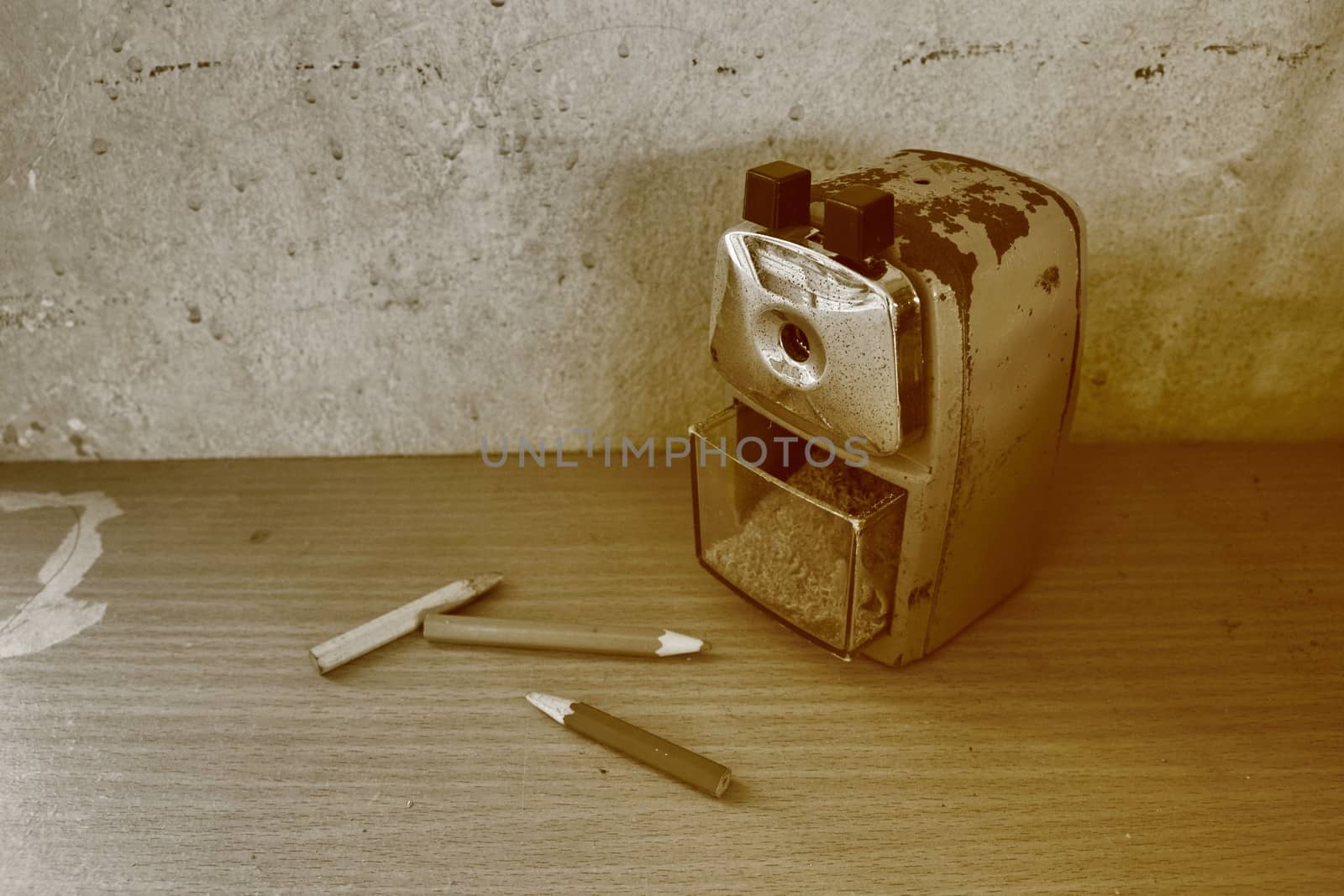 This old sharpener have use for along time.