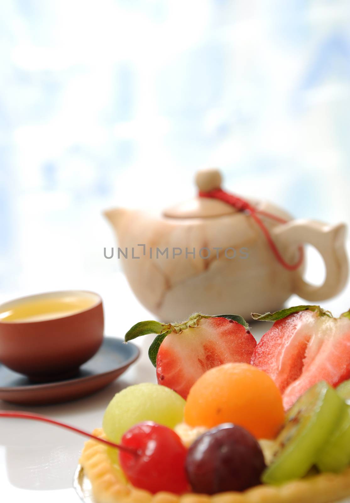 Fruit tart and Chinese tea 