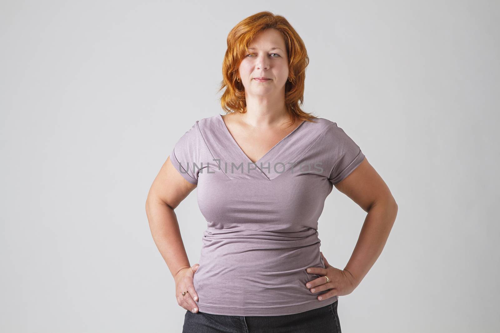 Forty year old round woman wearing a gray shirt