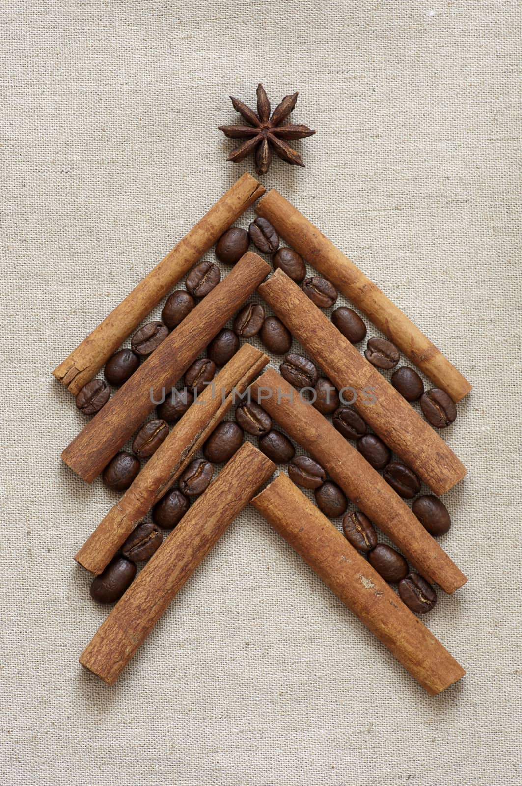 Christmas tree made of coffee and cinnamon by dred