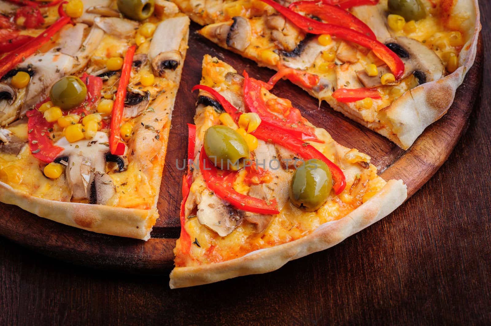 Macro closeup of pizza with mozzarella, mushrooms, olives and red bell pepper