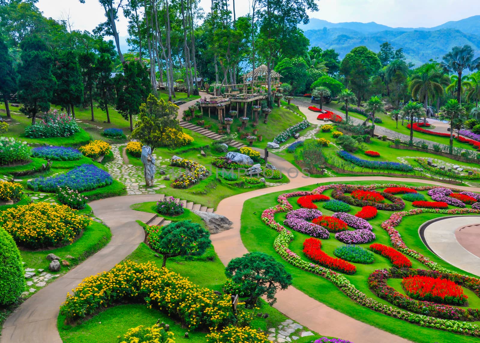 The beauty of the gardens and beautiful flowers.