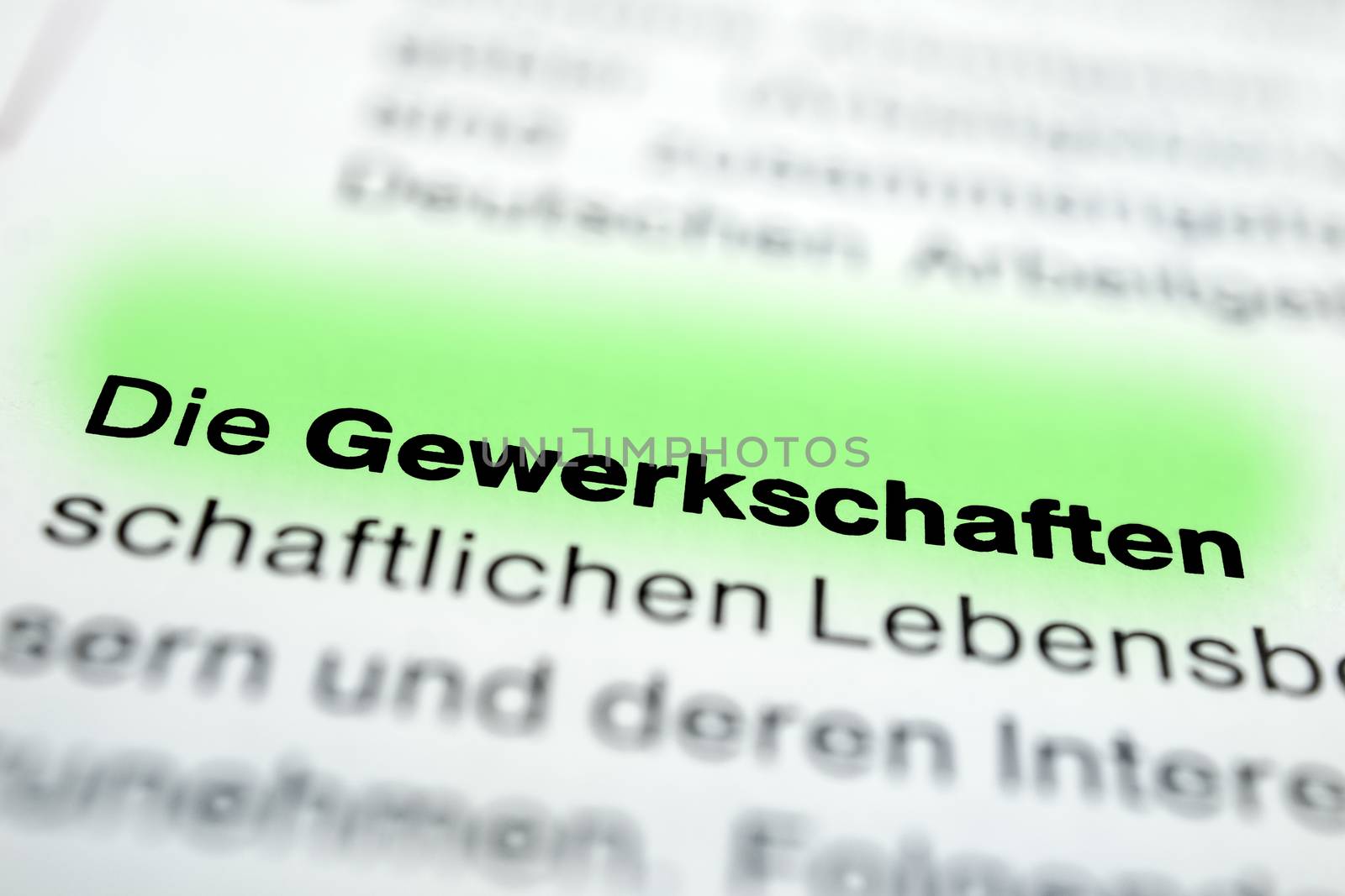 Text auf Seite "Gewerkschaften" mit markierung horizontale Nahaufnahme