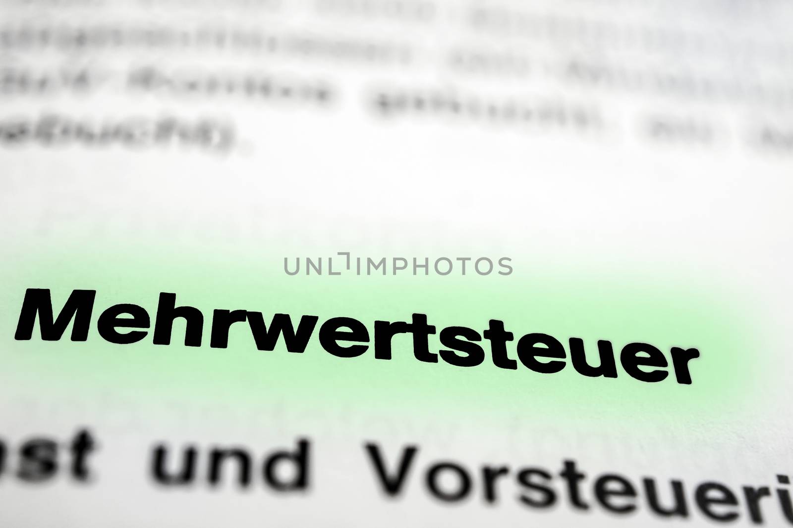 Text auf Seite "Mehrwertsteuer" mit markierung horizontale Nahaufnahme