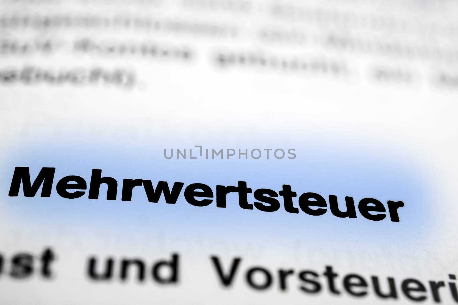 Text auf Seite "Mehrwertsteuer" mit markierung horizontale Nahaufnahme