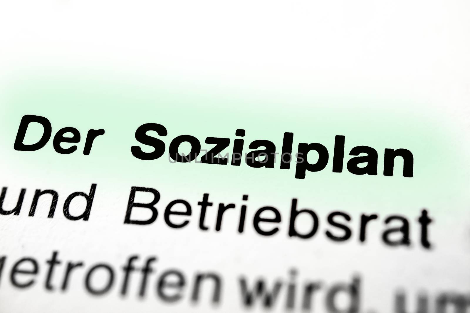 Text auf Seite "Sozialplan" mit markierung horizontale Nahaufnahme