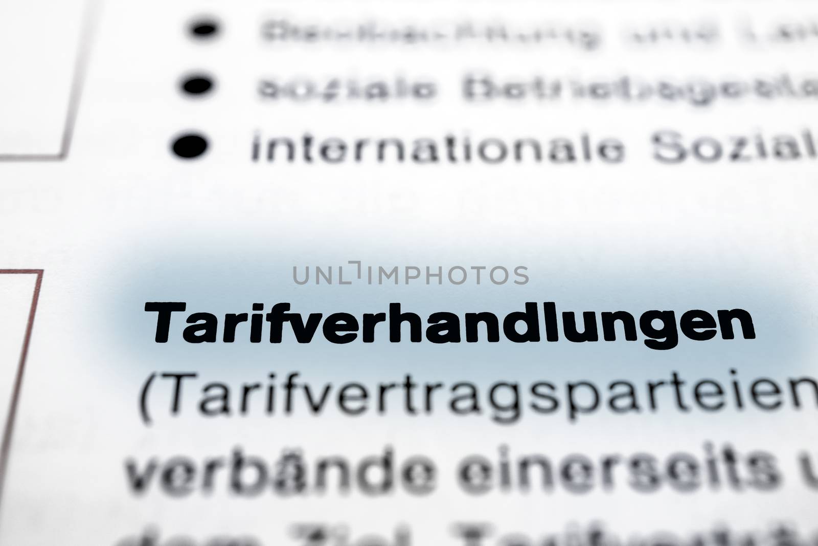 Text auf Seite "Tarifverhandlungen" mit markierung horizontale Nahaufnahme