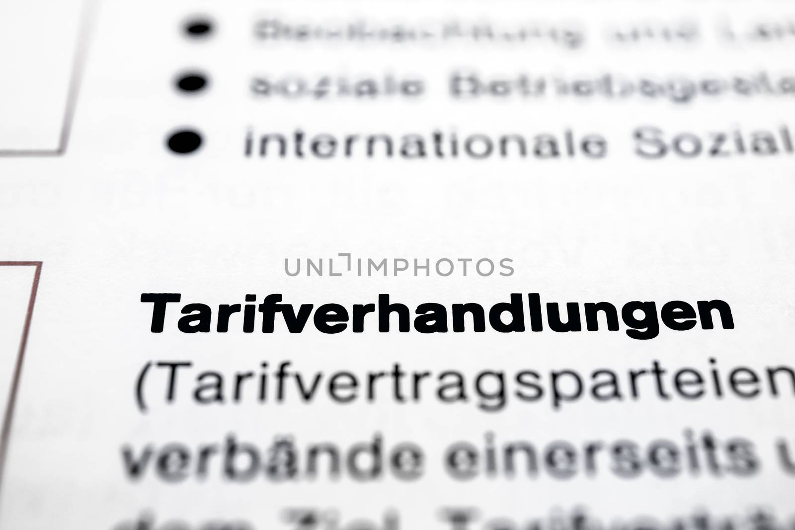 Text auf Seite "Tarifverhandlungen" mit markierung horizontale Nahaufnahme