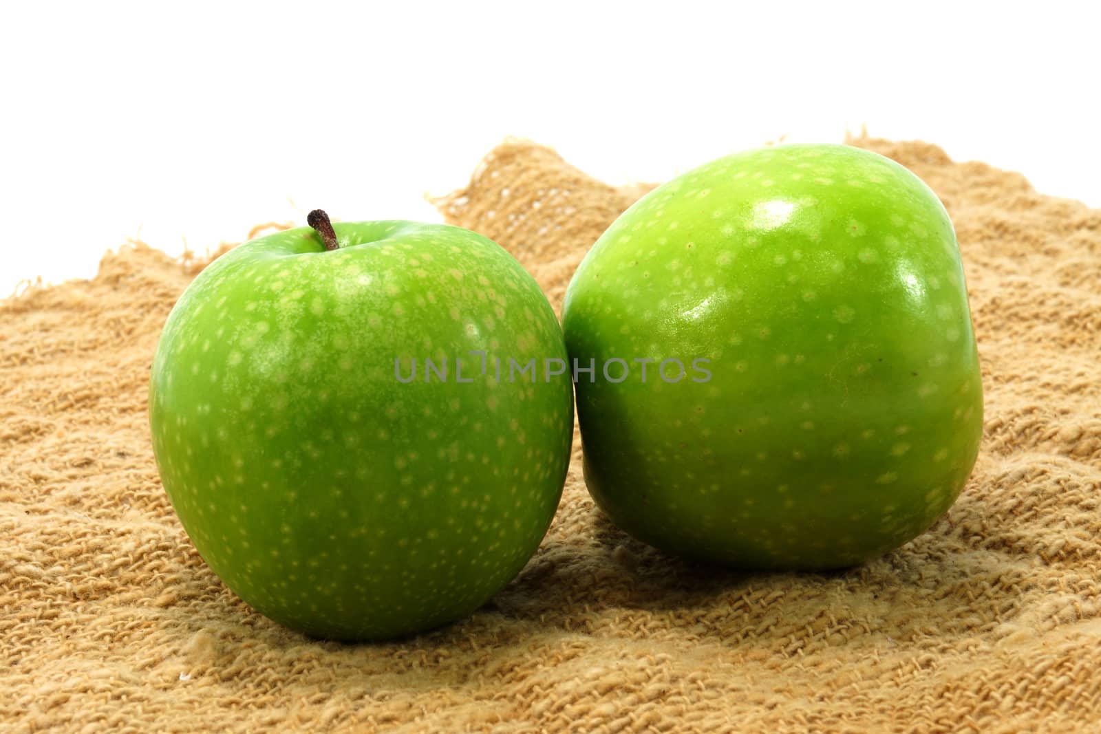 Green apple by Noppharat_th