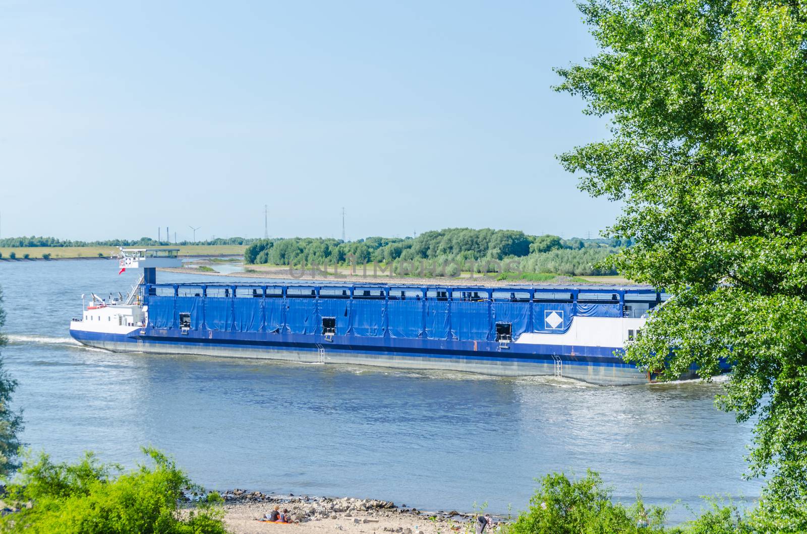 A tank ship on the Rhine at sea bush, it is designed for use on inland waters and inland waterways.