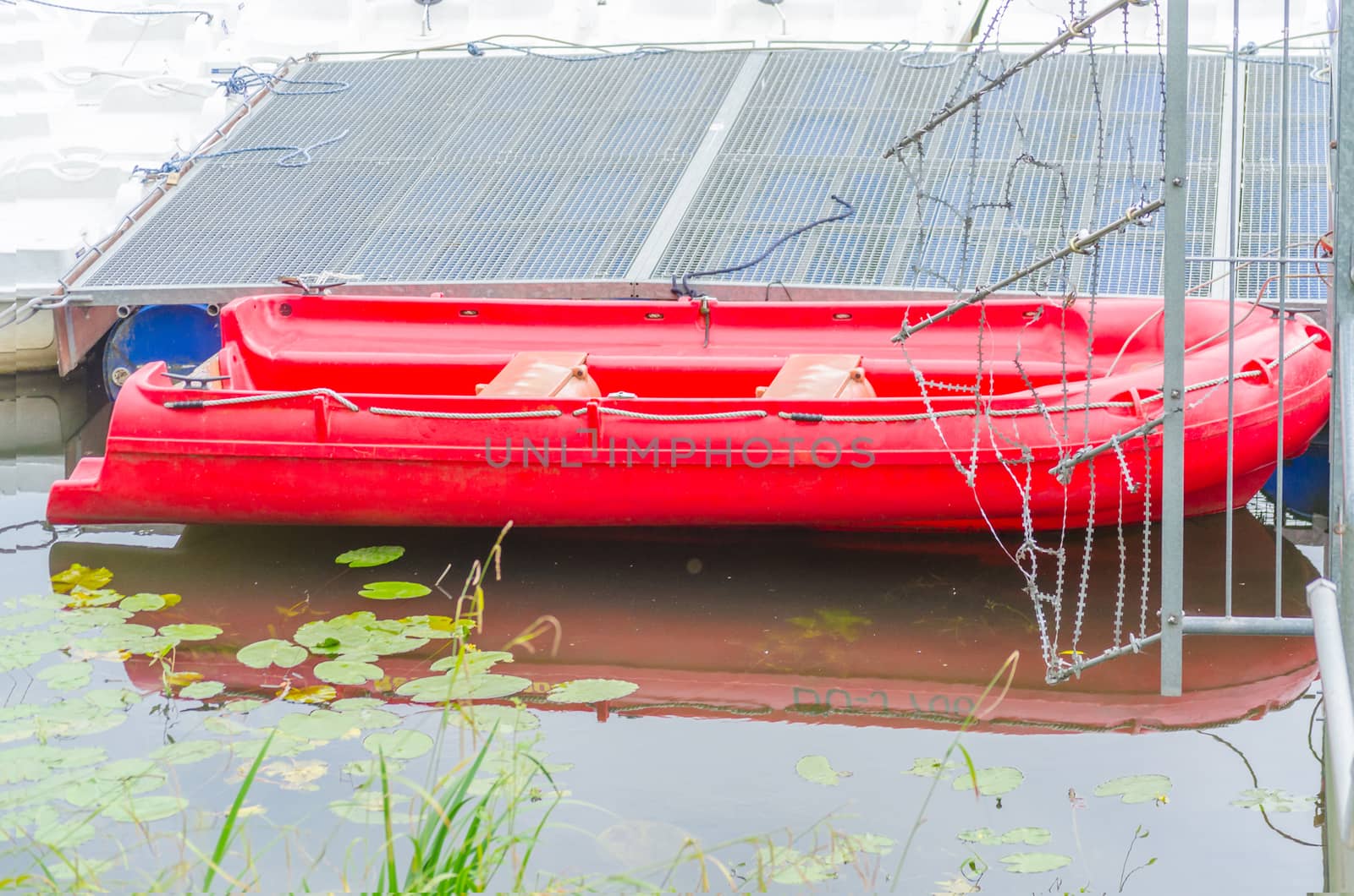 Red boat as a rescue boat to a Steeg