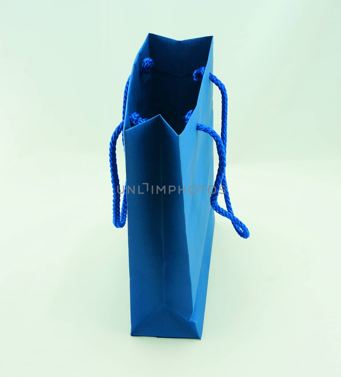 Blank paper shopping bag  by ninun