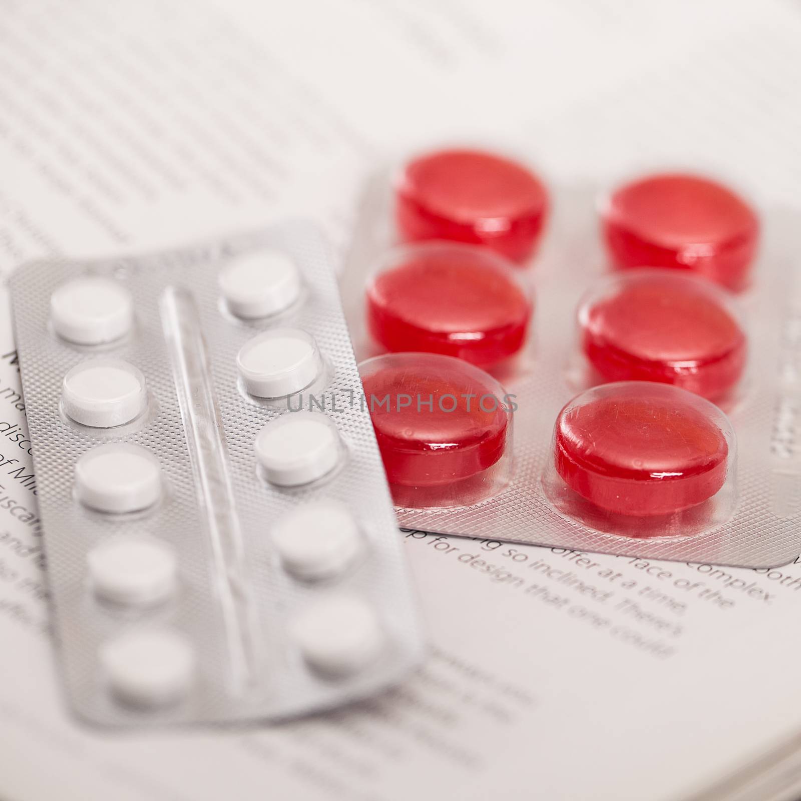 Closeup image of medicine pills by rufatjumali