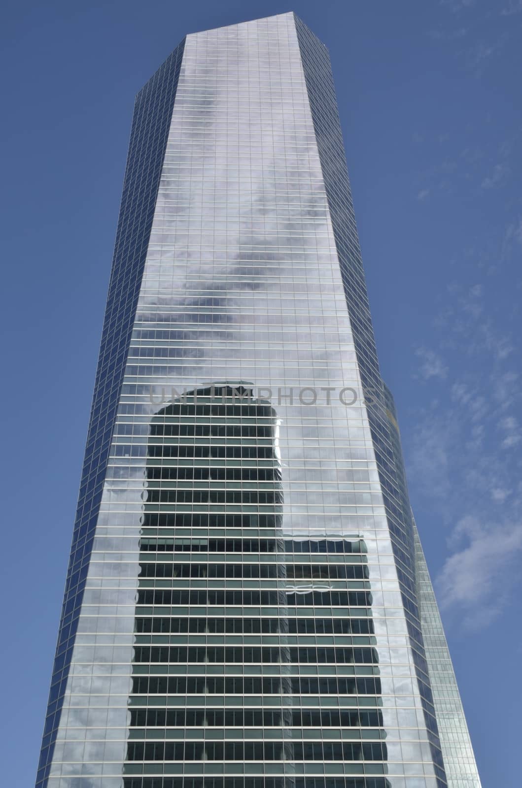 Reflection of the PwC Tower into the Crystal tower Space in the Four Towers Business Area, Madrid, Spain.
The Crystal tower was designed by Pelli and the  PwC Tower by  Carlos Rubio Carvajal and Enrique �lvarez-Sala Walter.