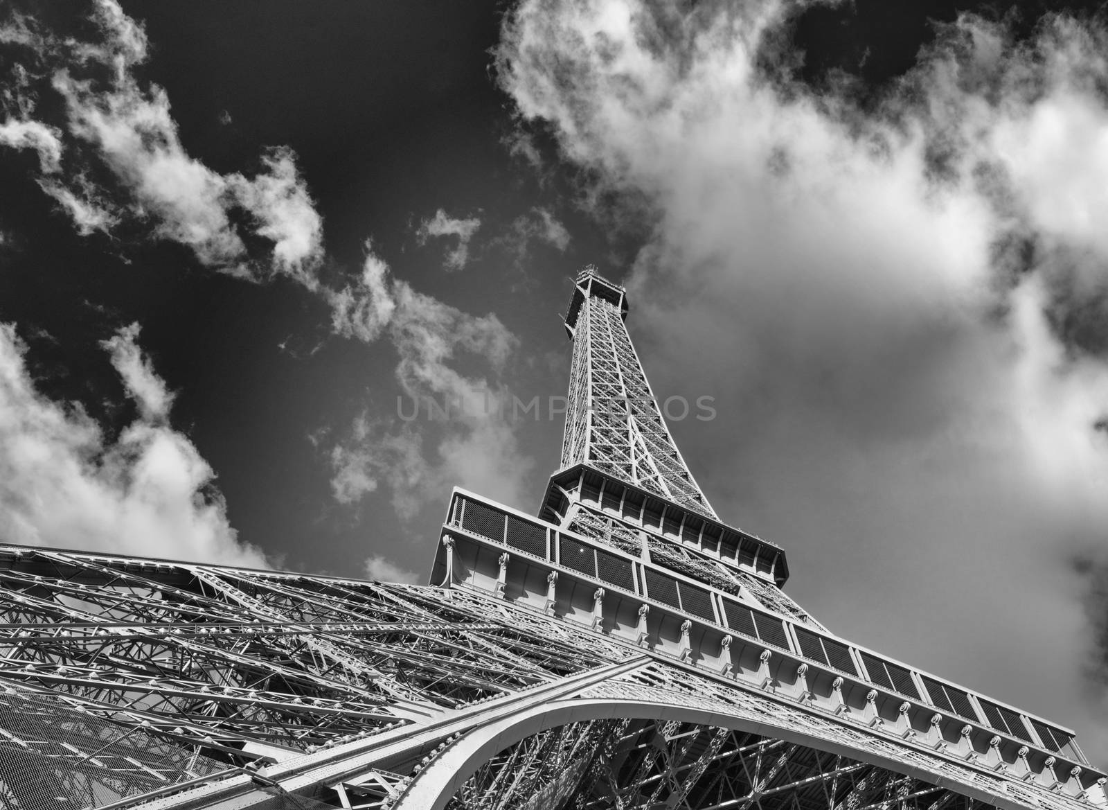 Paris. La Tour Eiffel, bottom-up street view by jovannig
