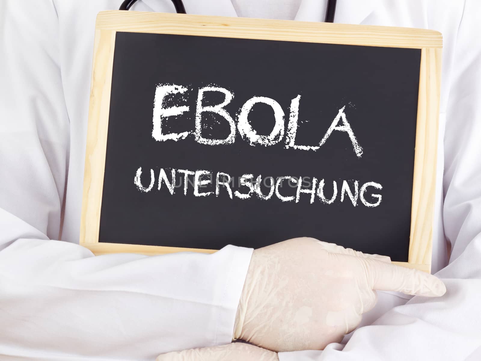 Doctor shows information: Ebola examination in german