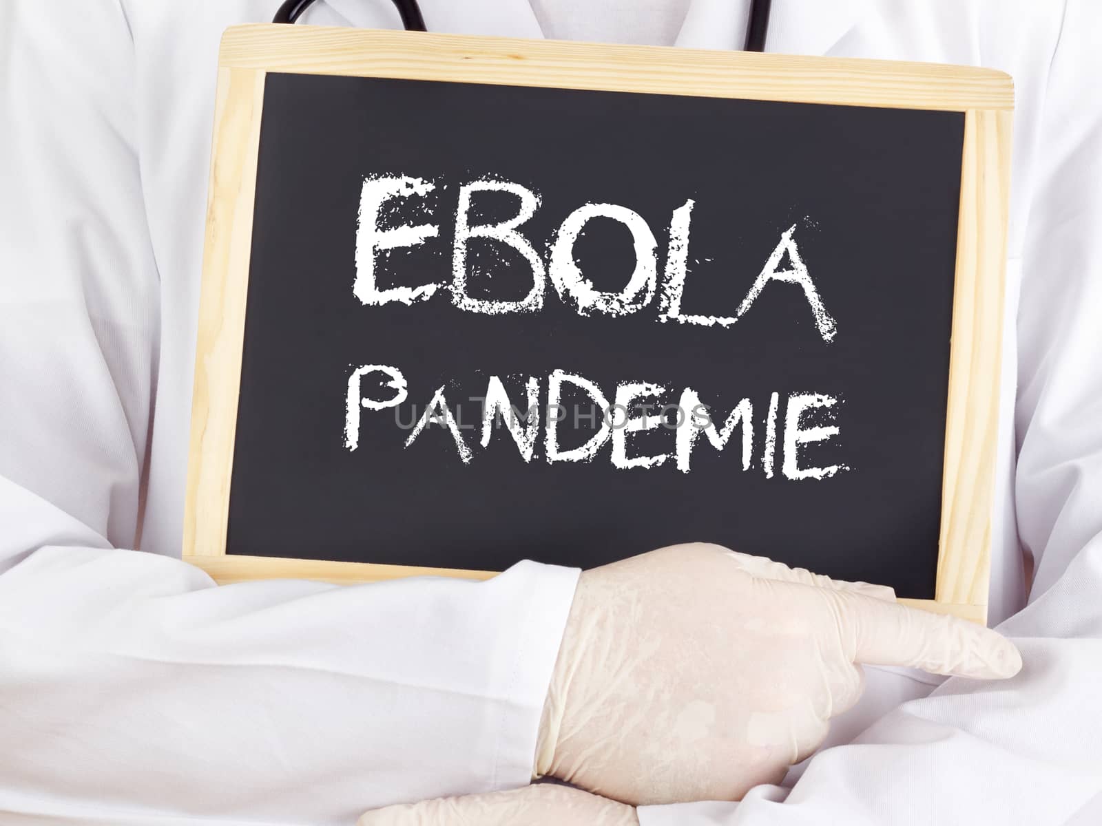 Doctor shows information: Ebola pandemia in german
