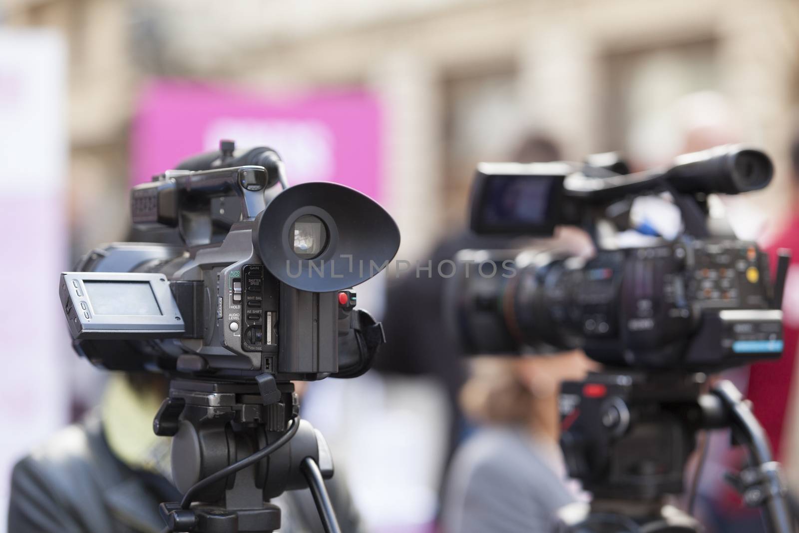 Covering an event with a video camera