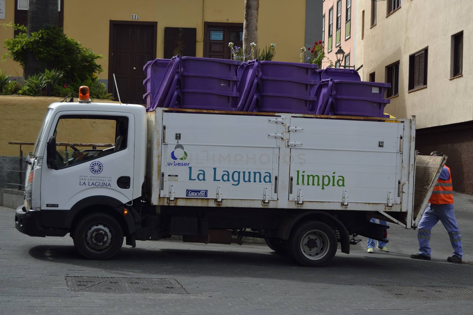 garbage truck, La Laguna by ncuisinier