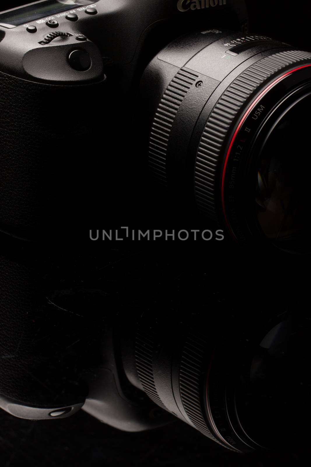 Modern camera lenses by viktor_cap