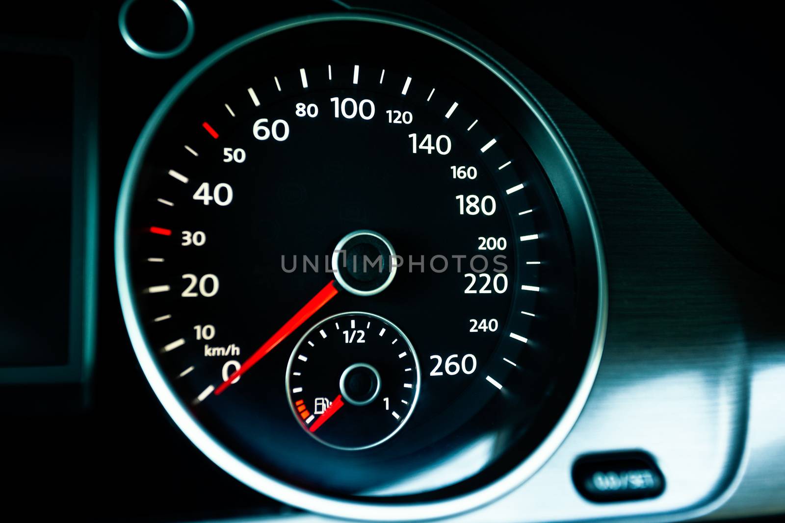 Modern car speedometer by uros93