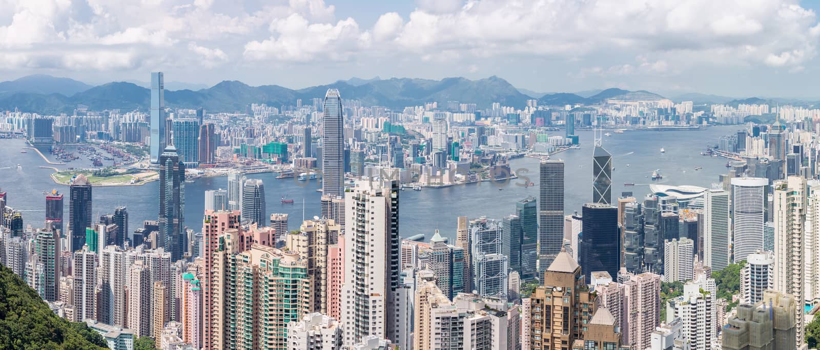 Hong Kong Skyline by vichie81