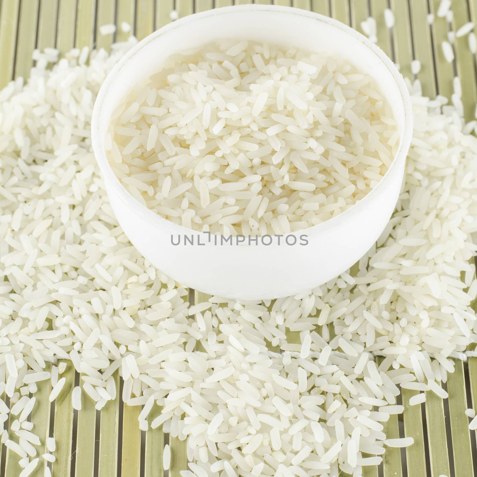 uncooked rice in mini bowl on wooden pad