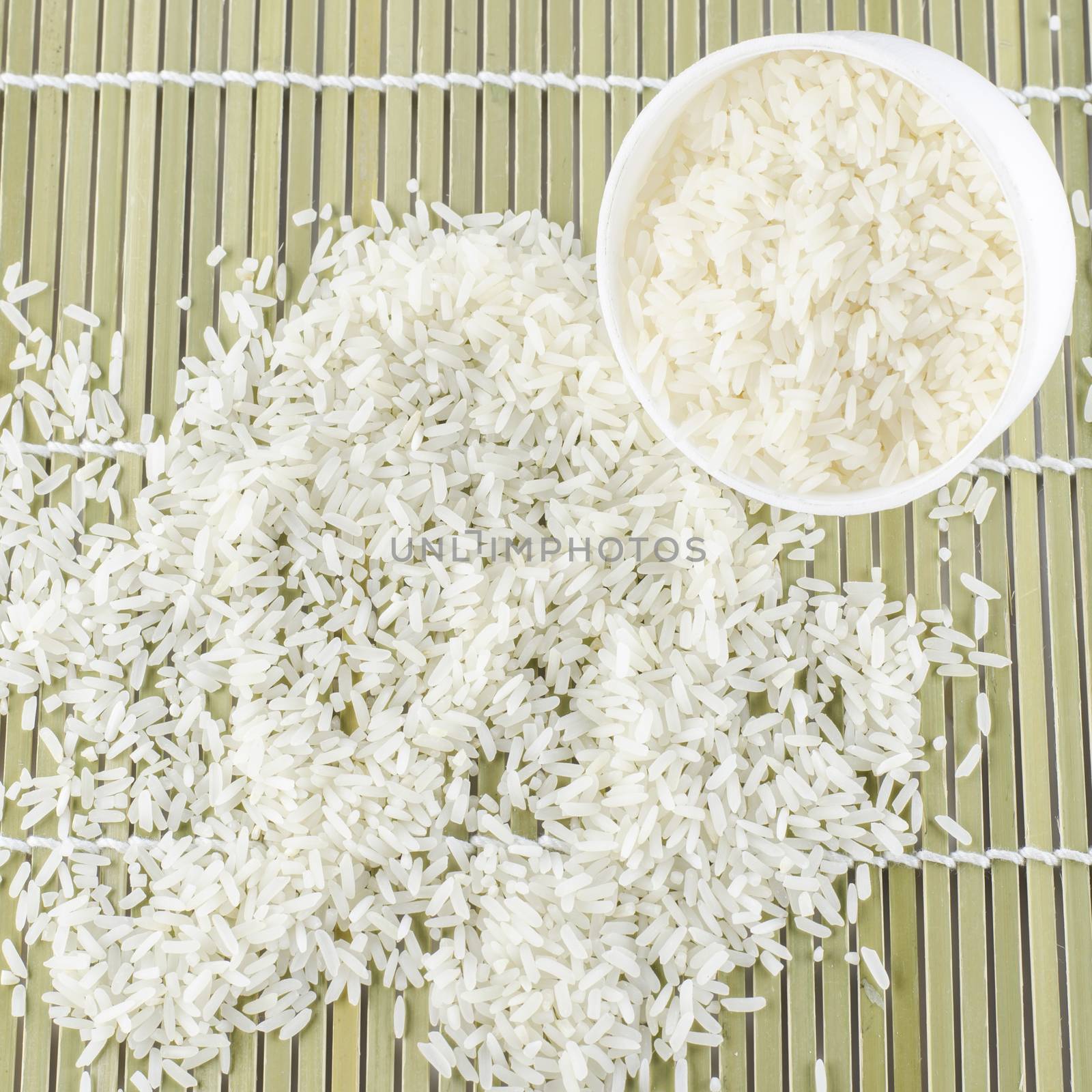 uncooked rice in mini bowl on wooden pad