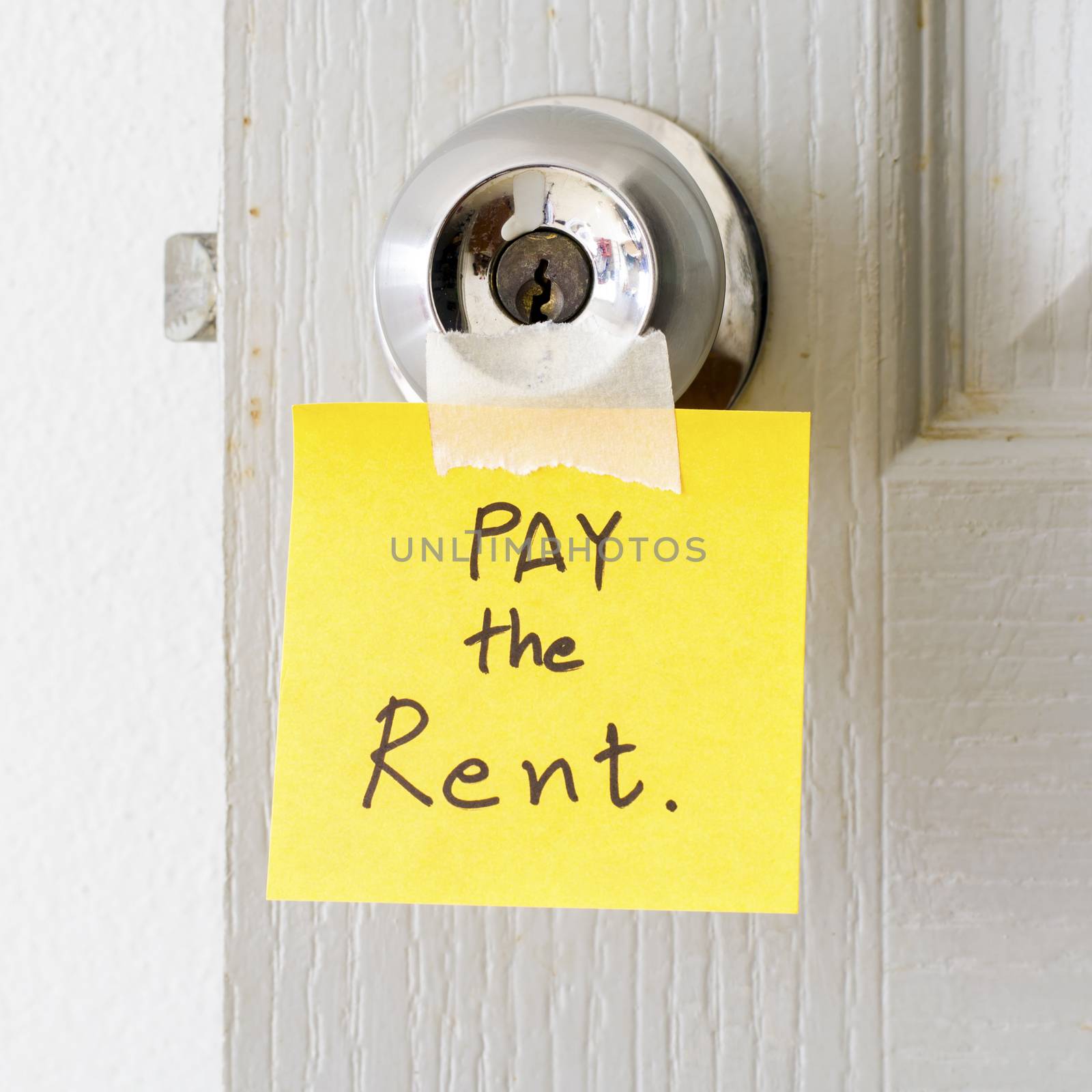 sticky note write a message pay the rent on the latch door