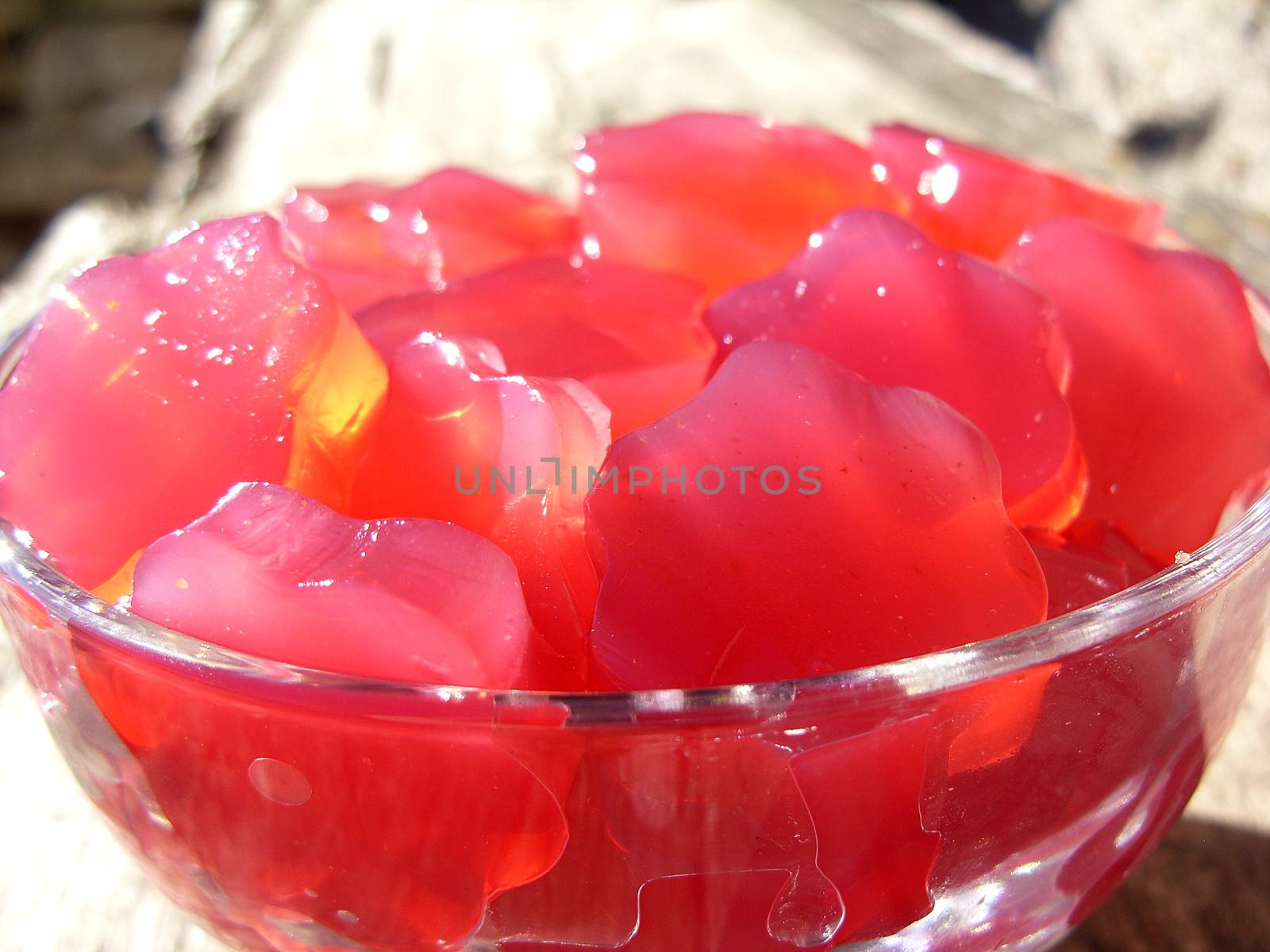 Home made gummies flowers with beetroot and agar agar