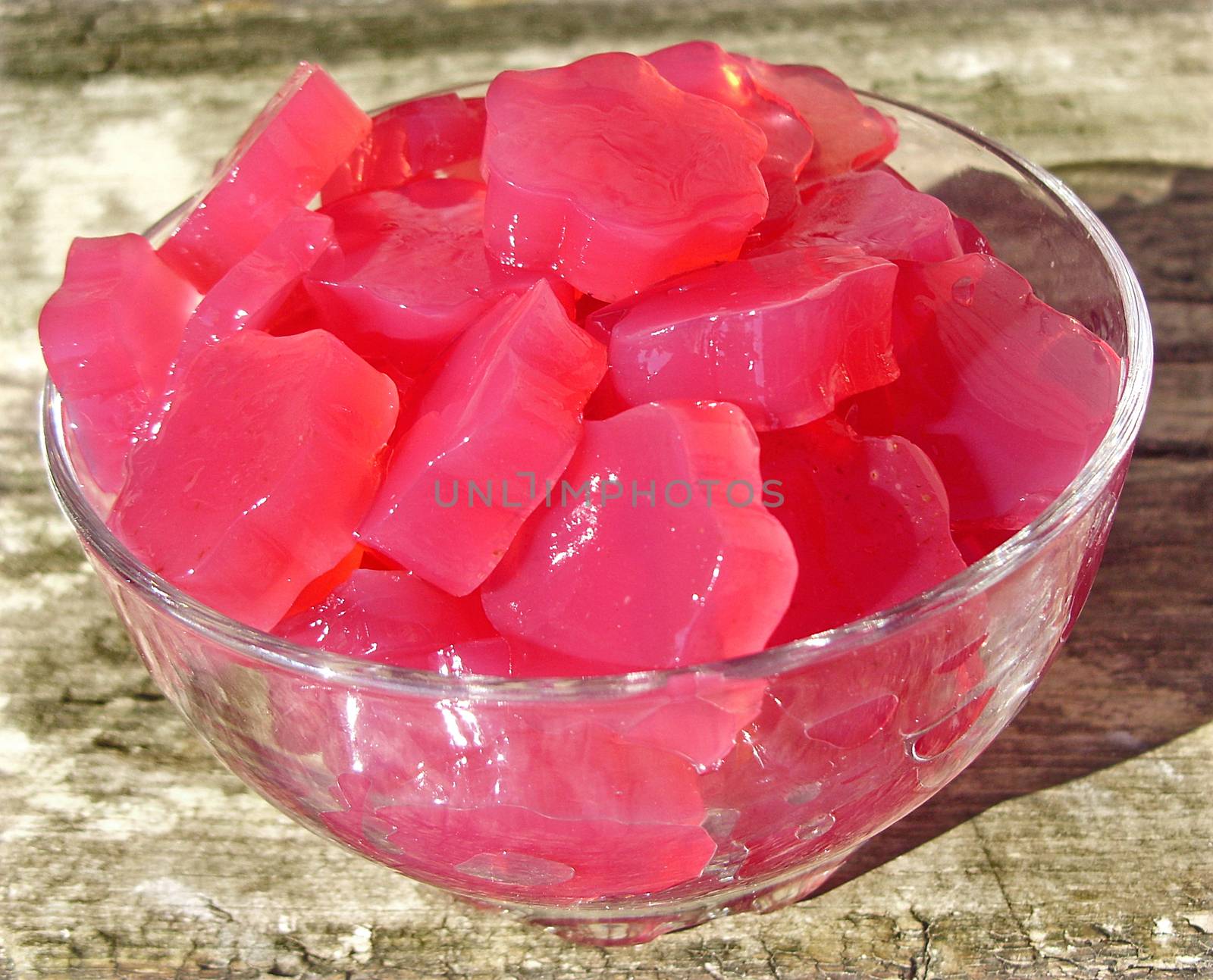 Home made gummies flowers with beetroot and agar agar