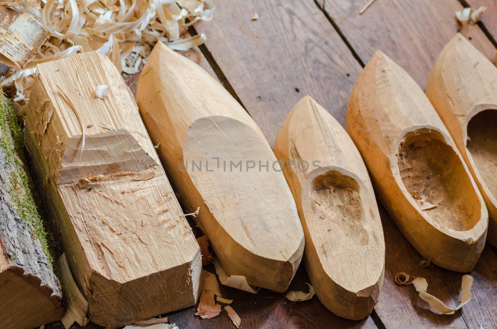 LWL-Open-Air Museum Hagen. 
Images courtesy of the Department of Public Relations. 
Einzelene manufacturing steps of the traditional wooden shoes called clogs.