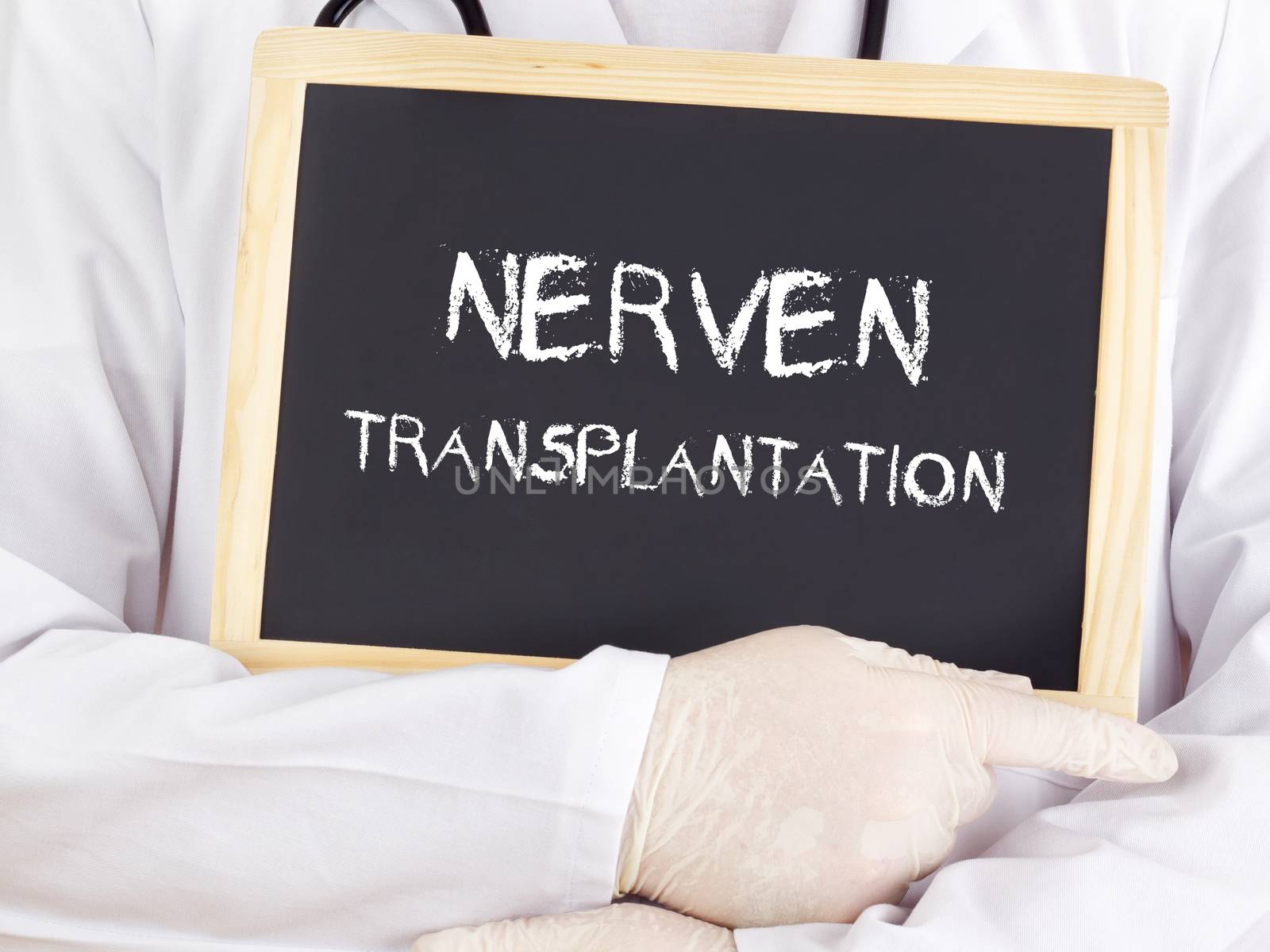 Doctor shows information: nerve transplantation in german