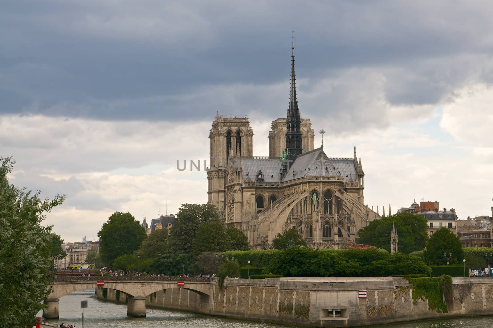 Notre Dame from the river by dyvan