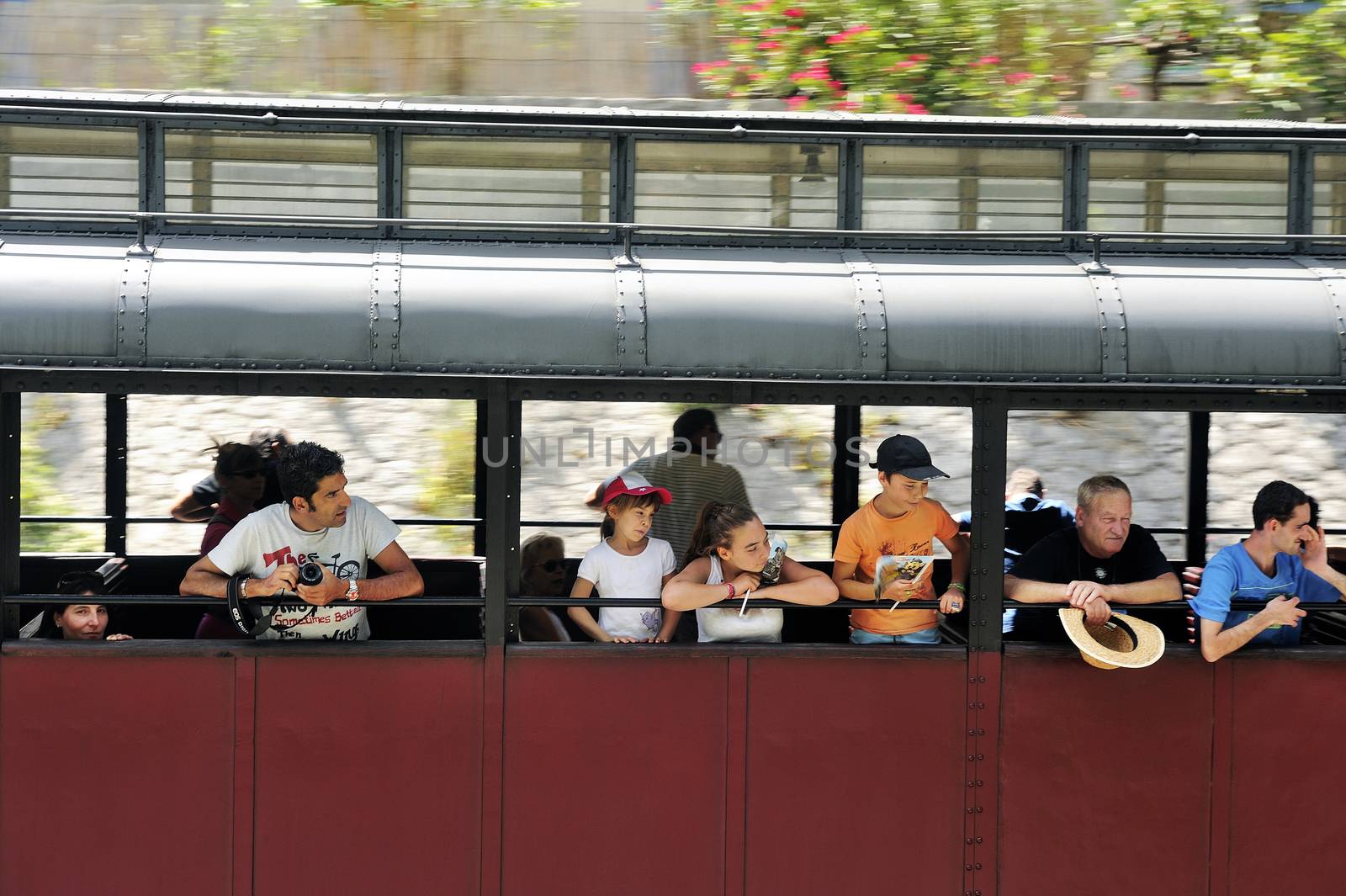 Tourist train from Anduze by gillespaire